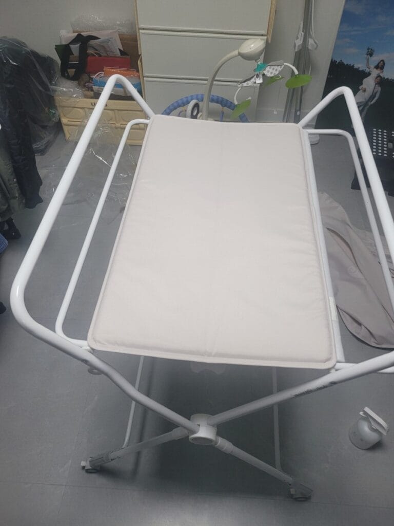 기저귀 갈이대 조립 과정 상단