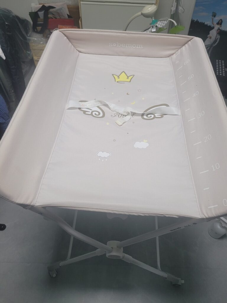 기저귀 갈이대 조립 과정 상단